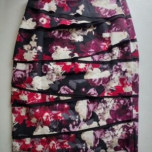 WHITE HOUSE BLACK MARKET Floral Tiered Ruffle Pencil Skirt Size 0